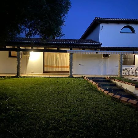 Villa Sarda Асемини Екстериор снимка